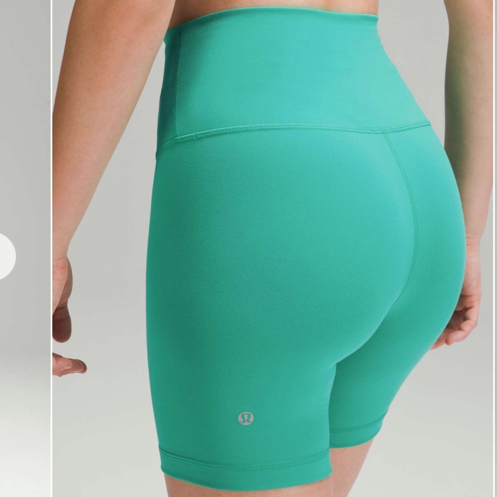 Lululemon Wunder Train High-Rise Short 6"
Kelly Green Size 2